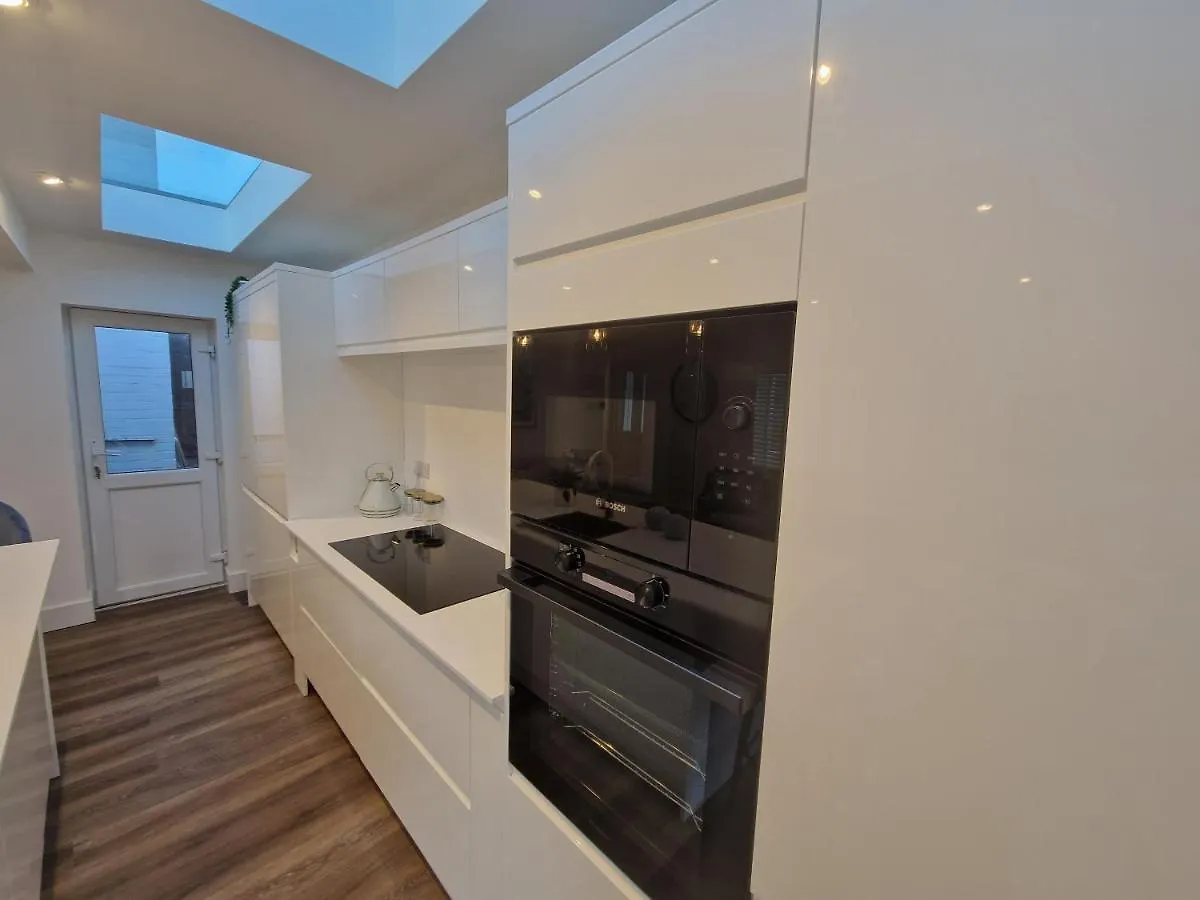 Seaside Apartment, Parking, Private Garden, Walking Distance To Southbourne Beach Bournemouth 0*,  Verenigd Koninkrijk
