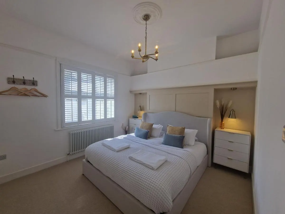 Appartement Seaside Apartment, Parking, Private Garden, Walking Distance To Southbourne Beach Bournemouth