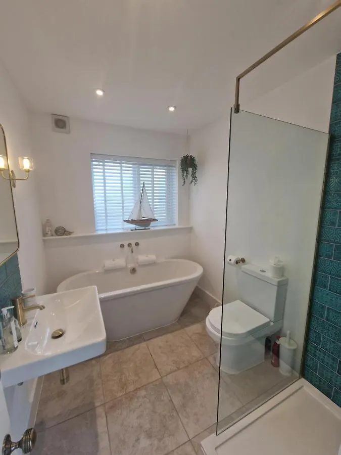 Apartment Seaside Apartment, Parking, Private Garden, Walking Distance To Southbourne Beach Bournemouth