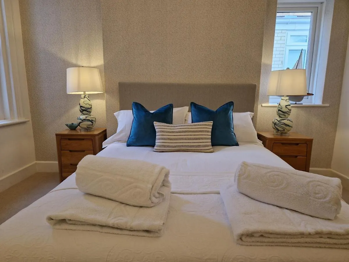 Seaside Apartment, Parking, Private Garden, Walking Distance To Southbourne Beach Bournemouth 0*,